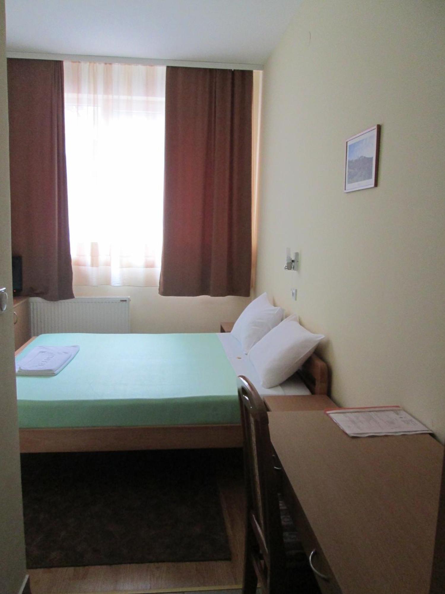 Garni Hotel Alma Pirot Bilik gambar